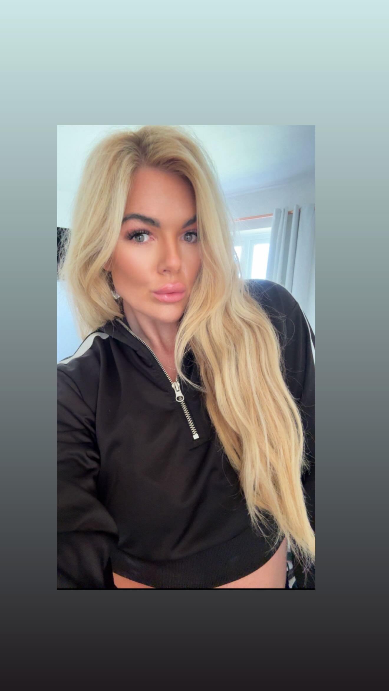 TheCumSlut live from United Kingdom