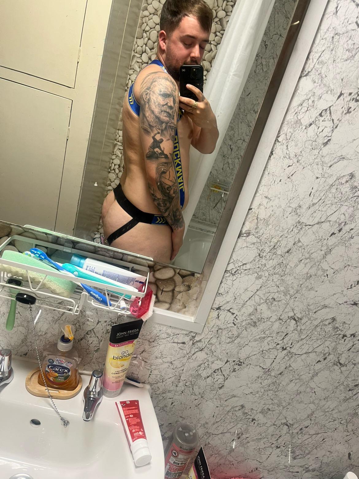 ThroatGoat28 live from United Kingdom