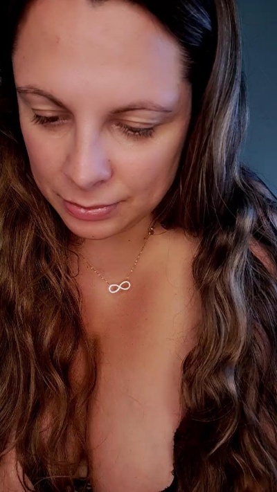 Tininha6968 live from Portugal