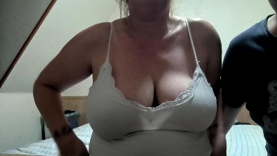 Titia76 live from France