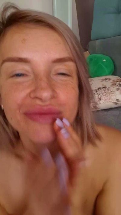 Trish_smile live from France