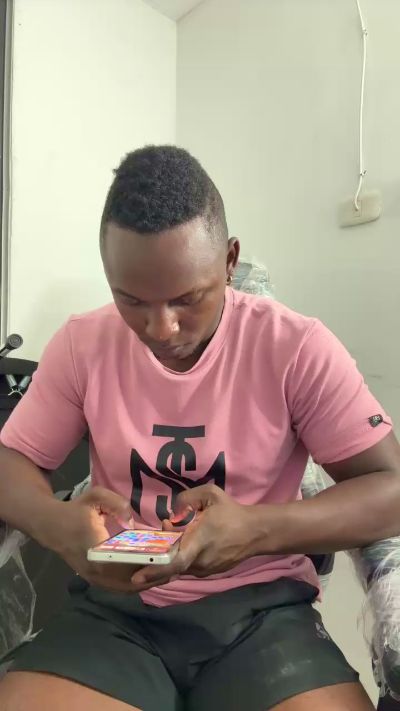 Tu_chotolatico live from Colombia