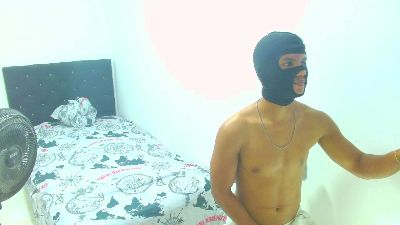 alex_bamby live from Colombia