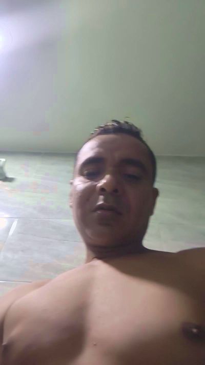 andres11295786 live from Colombia