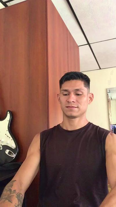 axel_moreno live from Colombia