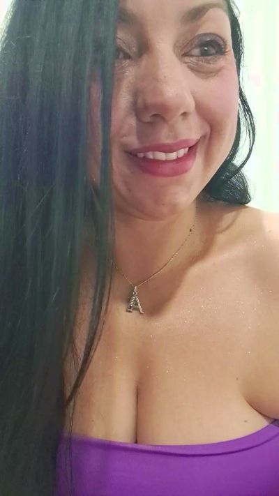 bella_milf1 live from Chile