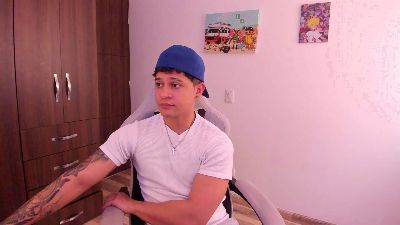 dom_santiago31 live from Colombia