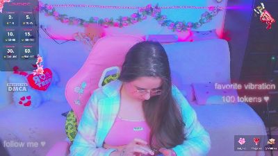 lolisuccub live from United States