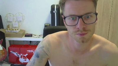 lukas480 live from Germany