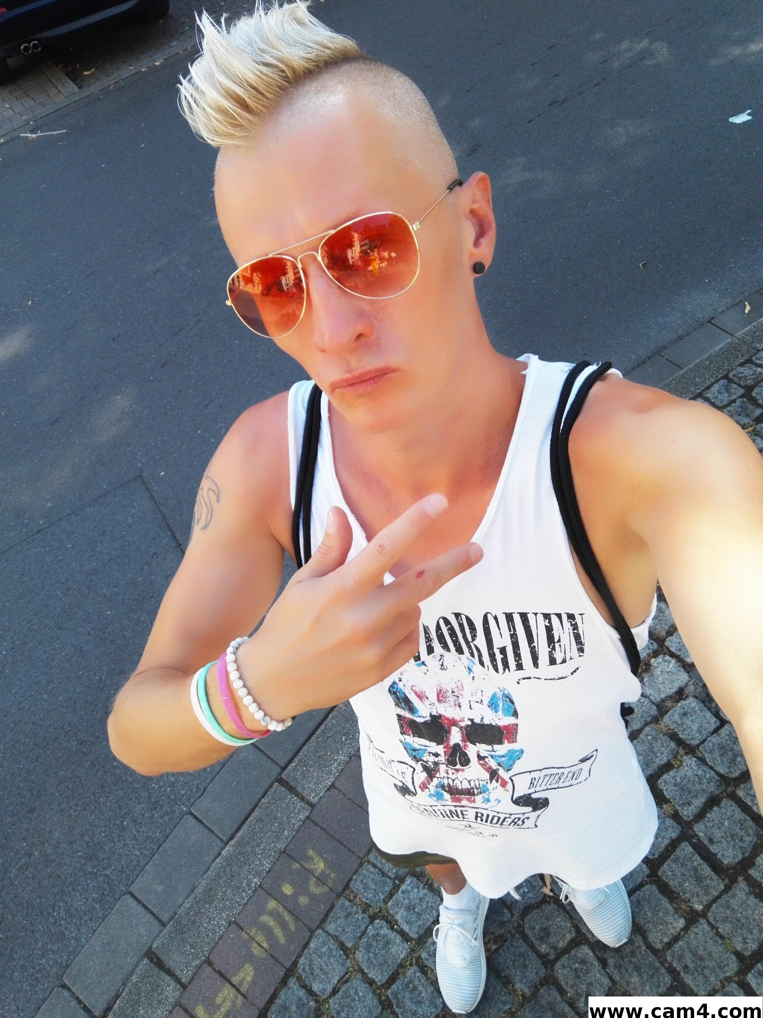 marko_pollo1 live from Germany