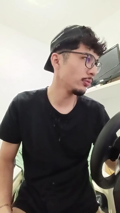 reallucasor live from Brazil