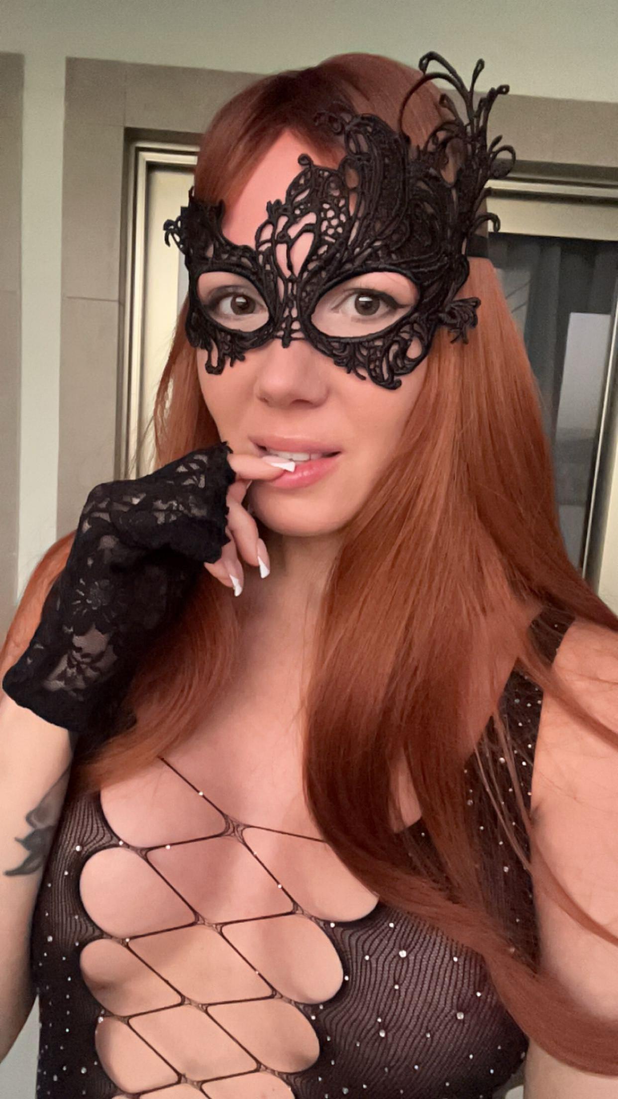 redhead444 live from United Kingdom