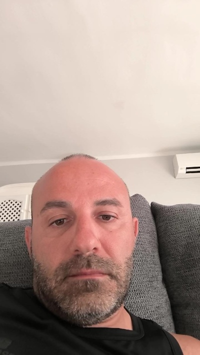 snefru042 live from Spain