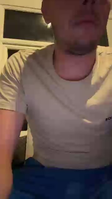 vasea99 live from United Kingdom